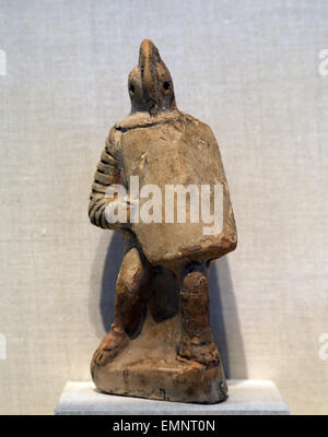 Terrakotta-Statue eines Gladiators. Secutor, mit Helm, Rüstung, Schild und Kurzschwert. Roman 1.-2. Jahrhundert N.Chr.. Stockfoto