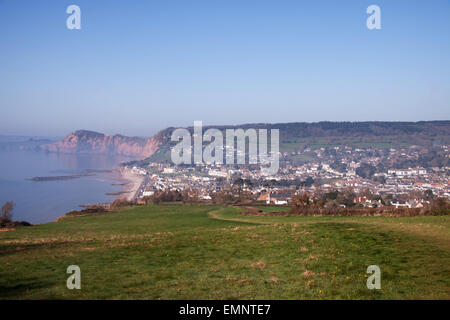 Sidmouth, betrachtet von Salcombe Hill Klippen an einem nebligen Morgen Stockfoto