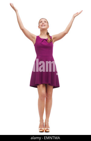 lächelnde junge Frau im Kleid winken Hände Stockfoto