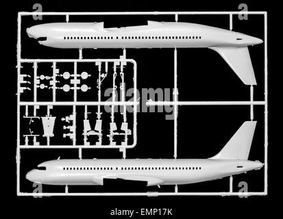 Symbolisches Bild, Luft-und Raumfahrt, Flugzeuge, Plastikmodell-Bausatz, ein Passagierflugzeug Airbus A320 Stockfoto