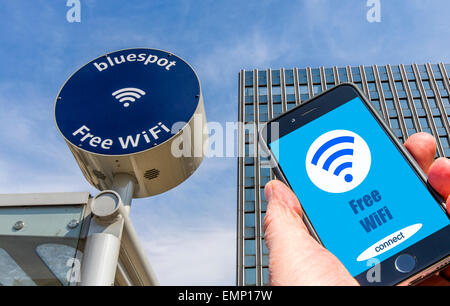 Internet-Verbindung in der Stadt für jedermann, für frei zur Verwendung mit einem Mobilgerät, Düsseldorf, Deutschland Stockfoto