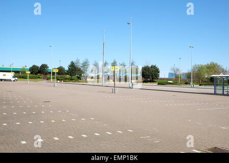 Leeren Parkplatz am großen Ladengeschäft in Bristol, Südwest-England. 22. April 2015 Stockfoto