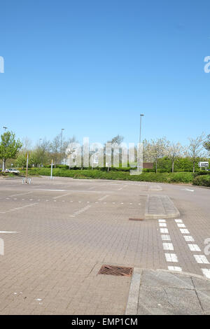 Leeren Parkplatz am großen Ladengeschäft in Bristol, Südwest-England. 22. April 2015 Stockfoto