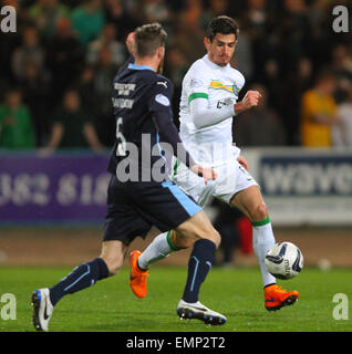 Dundee, Schottland. 22. April 2015. Schottische Premier League. Dundee gegen Celtic. NIR Bitton und Iain Davidson Credit: Action Plus Sport/Alamy Live News Stockfoto