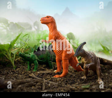 Dschungel-Dinosaurier-Linie. Dinosaurier Stegosaurus, Tyrannosaur & Parasaurolophus stehen auf Natur und Blatt Hintergrund. Stockfoto