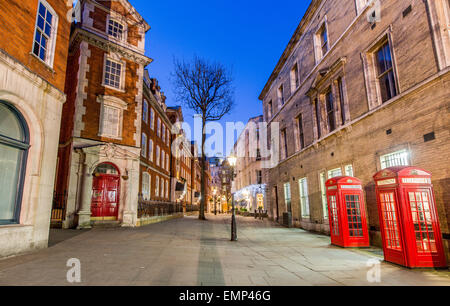 Martlett Gericht aus Bow Street bei Nacht London UK Stockfoto