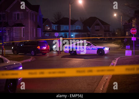 Brampton, can, 20. April 2015 - ein Mann ins Krankenhaus gebracht wurde, mit einer Schusswunde, die nach einem Vorfall in Brampton auf Fieldview Laufwerk. Stockfoto