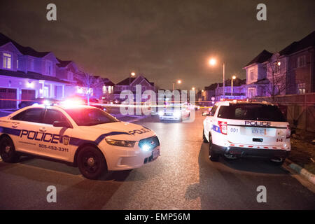 Brampton, can, 20. April 2015 - ein Mann ins Krankenhaus gebracht wurde, mit einer Schusswunde, die nach einem Vorfall in Brampton auf Fieldview Laufwerk. Stockfoto