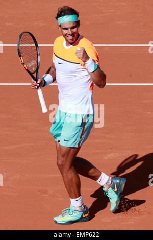 Barcelona. 22. April 2015. Der spanische Spieler Rafael Nadal während eines Spiels mit seinem Landsmann Nicolas Almagro bei den ATP Barcelona Open feiert "Conde de Godo" Tennis-Turnier in Barcelona am 22. April 2015. Nadal gewann 2: 0. Bildnachweis: Pau Barrena/Xinhua/Alamy Live-Nachrichten Stockfoto