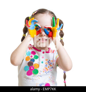 Vier Jahre alte Kind Mädchen mit Händen in Farbe Farben lackiert Stockfoto