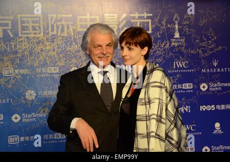 Peking, China. 22. April 2015. Regisseur Michele Placido und seine Frau Schauspielerin Federica Vincenti bei der Premiere von "La Scelta'' während des 5. Beijing International Film Festival. Bildnachweis: SIPA Asien/ZUMA Draht/Alamy Live-Nachrichten Stockfoto