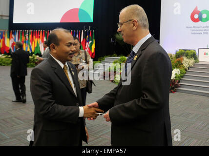 Jakarta, Indonesien. 23. April 2015. Palästinensische Ministerpräsident Rami Hamdallah Stühle der asiatischen afrikanischen Konferenz in Jakarta 23. April 2015. Die 60. asiatisch-afrikanischen Konferenz in Jakarta und Bandung vom 19. bis 24. April 2015 Credit: Premierminister Büro/APA Bilder/ZUMA Draht/Alamy Live News Stockfoto