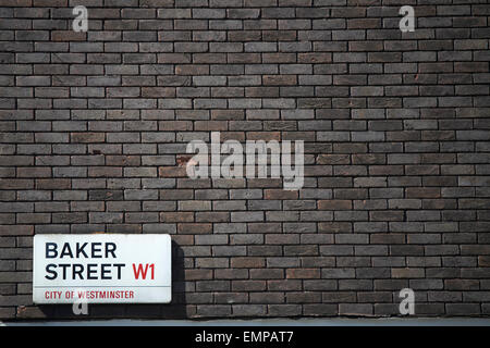 Dunkle Ziegelwand mit Baker Street Zeichen in der unteren Ecke. Es gibt viele Textfreiraum. Stockfoto