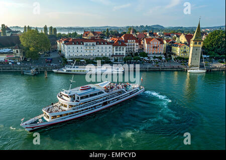 Passagierfähre Vorarlberg drehen im Hafen, alten Leuchtturm, Mangenturm, Lindau, Schwaben, Bayern, Deutschland Stockfoto