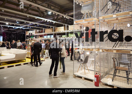 Mailand, Italien - 14. APRIL: Milan Design Week, Vitra-Stand auf der Salone del Mobile in Mailand am 15. April 2015 eröffnet. Stockfoto