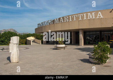 Die Fähr- und Kreuzfahrtschiffe im Hafen von Olbia, Sardinien, Italien Stockfoto