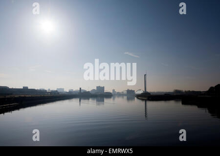 Ein dunstig nebligen Morgen auf den River Clyde, Glasgow, Schottland, UK Stockfoto