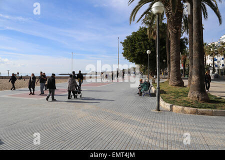 Spanien. Katalonien. Sitges. Strandpromenade. Stockfoto