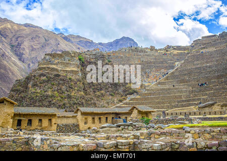 Ruinen der Inka Hang Festung Ollantaytambo Stadt in Peru Stockfoto