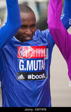 Tower Hotel, London, UK. 23. April 2015. Der Elite Männer an einem Fototermin 3 Tage vor der Jungfrau Geld 2015 London-Marathon teilnehmen. Marathon-Athleten Geoffrey Mutai (Ken). Bildnachweis: Malcolm Park Leitartikel/Alamy Live-Nachrichten Stockfoto