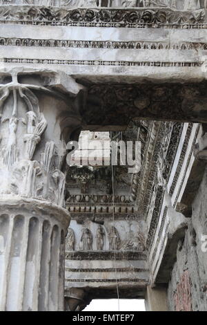 Italien. Rom. Forum des Nerva. Tempel der Minerva. 1. Jahrhundert n. Chr. Reste der Säulenhalle. Stockfoto