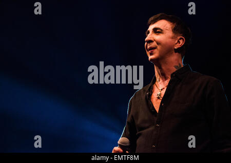 Brighton, UK. 21. April 2015. Marc Almond, englische Singer-Songwriter und Musiker der Handball in den 1980er Jahren mit Synth-Duo Soft Cell begann führt in Brighton Dome Concert Hall auf seine volle UK-Tour anlässlich die Veröffentlichung seines lang erwarteten neuen Albums, The Velvet Trail. Bildnachweis: Francesca Moore/Brighton Quelle/Alamy Live-Nachrichten Stockfoto