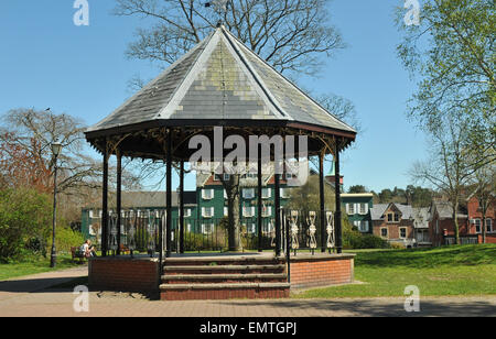 Der Musikpavillon am Llandridod Brunnen Powys Stockfoto