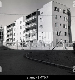 1950er-Jahren, historische, äußere Ansicht des neu gebauten Wohnungen, Palma, Mallorca. Stockfoto