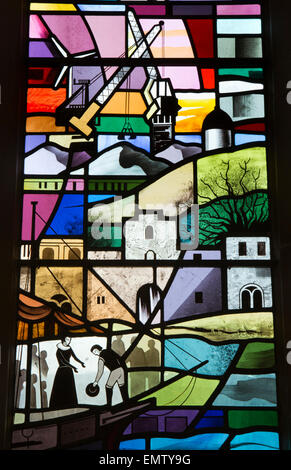 UK, Cumbria, Workington, St. Michael Kirche, Detail des Fensters Workington Stockfoto