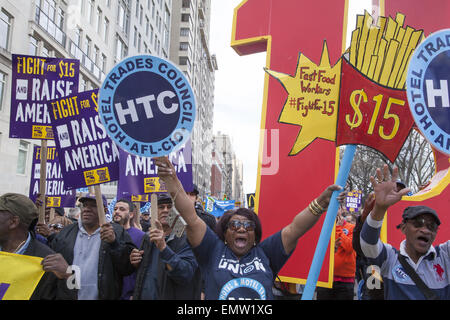 Verschiedene Gewerkschaften, Fast-Food-Arbeiter, nach Hause Gesundheitsdienstleister & andere sammelten in New York City für einen Mindestlohn von $15 Leben. Stockfoto