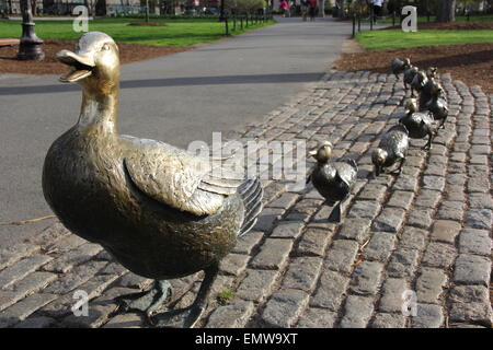 Entlein Statuen befindet sich in Boston Public Gardens, die gemacht wurden, um das Buch Make Way for Entenküken zu Ehren Stockfoto