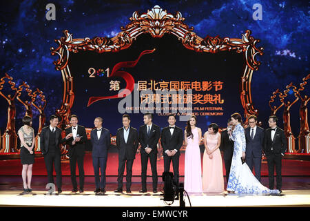 Peking, China. 23. April 2015. Gegossene Mitglieder des Films 'Helios' besuchen die Preisverleihung des Tiantan Award in Peking, Hauptstadt von China, 23. April 2015. © Li Fangyu/Xinhua/Alamy Live-Nachrichten Stockfoto