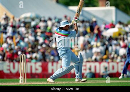 Kricket-Weltschale 1992 - Australien: England gegen Sri Lanka in Ballarat. England gewinnt mit 106 Runs. England 280-6 (50 Over); Sri Lanka 174 (44 über). Ian Botham. März 1992-DM1894-062 Stockfoto