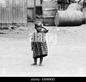 Bilder von der Daily Mirror Versuch, der Flüchtling Lager von Onitsha und Asaba während des Biafra-Krieges zu erreichen. Bild zeigt Kinder in einem der Camps. 16. Juli 1968. Stockfoto