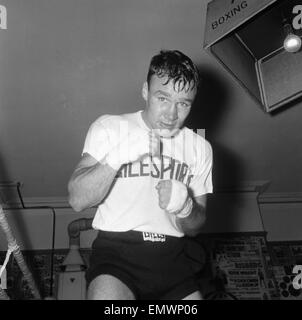 Britische Leichtgewicht Boxweltmeister Dave Charnley Ausbildung bei Thomas A' Beckett-Fitness-Studio in Bermondsey in Vorbereitung für seinen Kampf gegen amerikanische Boxer Joe Brown in Earls Court. 13. April 1961. Stockfoto