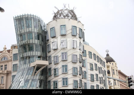 Perle der Architektur und gastronomischen Tourismus, der Hauptstadt der Tschechischen Republik. Die Straßen von Prag, Türmen und Kirchtürmen. Stockfoto