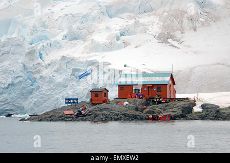 Argentinische braun research base Paradise Bay antarktischen Halbinsel Antarktis Stockfoto