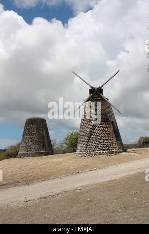 Antigua, Karibik - Juni 2015: Betty es Hope Plantage Windmühle, Christopher Codrington Estate est: 1674 mit Sklaven Stockfoto