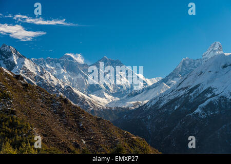 Teil des Himalaya Gebirge, mit Everest mount auf der linken Seite und die Ama Dablam rechts Stockfoto