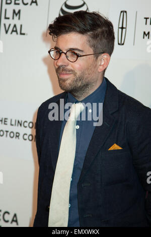 New York, USA. 22. April 2015. Regisseur Henry Hobson geht den roten Teppich während der Welt-Premiere von,, Maggie,, die 2015 Tribeca Film Festival in New York, USA, 22. April 2015. Stockfoto