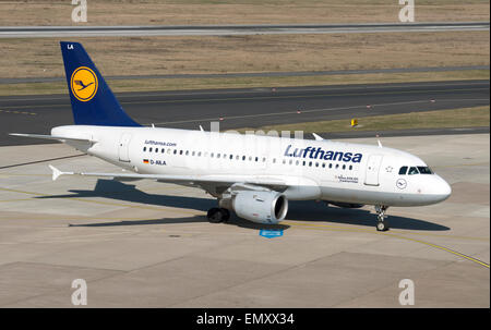 Lufthansa Airbus A319-100 Frankfurt Oder Düsseldorf International Airport Deutschland Stockfoto