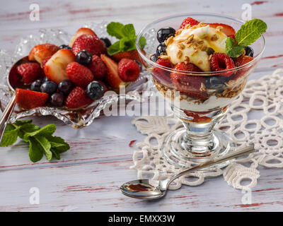 Gemischte Beeren parfait Stockfoto