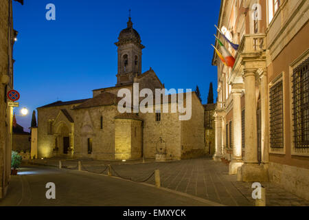 Twilght über Kirche Collegiata, San Quirico d ' Orcia, Toskana, Italien Stockfoto