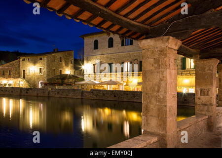 Therme am Bagno Vignoni - Päpste, Heiligen und Würdenträger teilnahmen, seit mittelalterliche, Toskana, Italien Zeiten Stockfoto