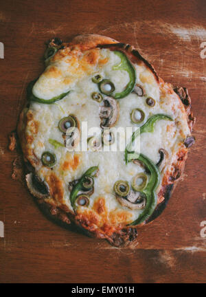 Eine hausgemachte Pizza aus dem nichts Stockfoto