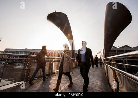 Bei Sonnenuntergang. Detail der Pero Brücke. Benannt nach einem Sklaven, erstreckt sich dieser Fußgängerzone Klappbrücke St Augustine Reach in Bristol Stockfoto