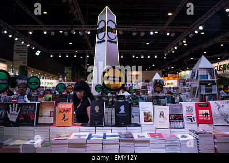 Buenos Aires, Argentinien. 23. April 2015. Bewohner besuchen den 41. Buenos Aires internationalen Buchmesse in Buenos Aires, Argentinien am 23. April 2015. © Martin Zabala/Xinhua/Alamy Live-Nachrichten Stockfoto