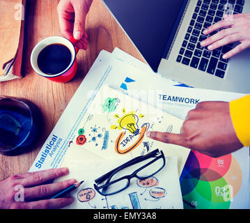 Büro-Teamwork funktioniert Brainstorming Ideen statistische Geschäftskonzept Stockfoto