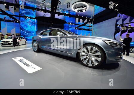 Shanghai, China. 23. April 2015. Der neue Buick Avenir während der 16. internationalen Automobil-Industrie-Ausstellung im Shanghai Exhibition and Convention Center. Bildnachweis: Marcio Machado/ZUMA Draht/Alamy Live-Nachrichten Stockfoto