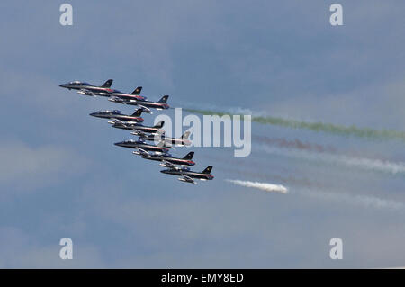 Neapel, Italien. 23. April 2015. Eid der Kadetten der italienischen Luftwaffe "Frecce Tricolori" in Pozzuoli. Bildnachweis: Paola Visone/Pacific Press/Alamy Live-Nachrichten Stockfoto